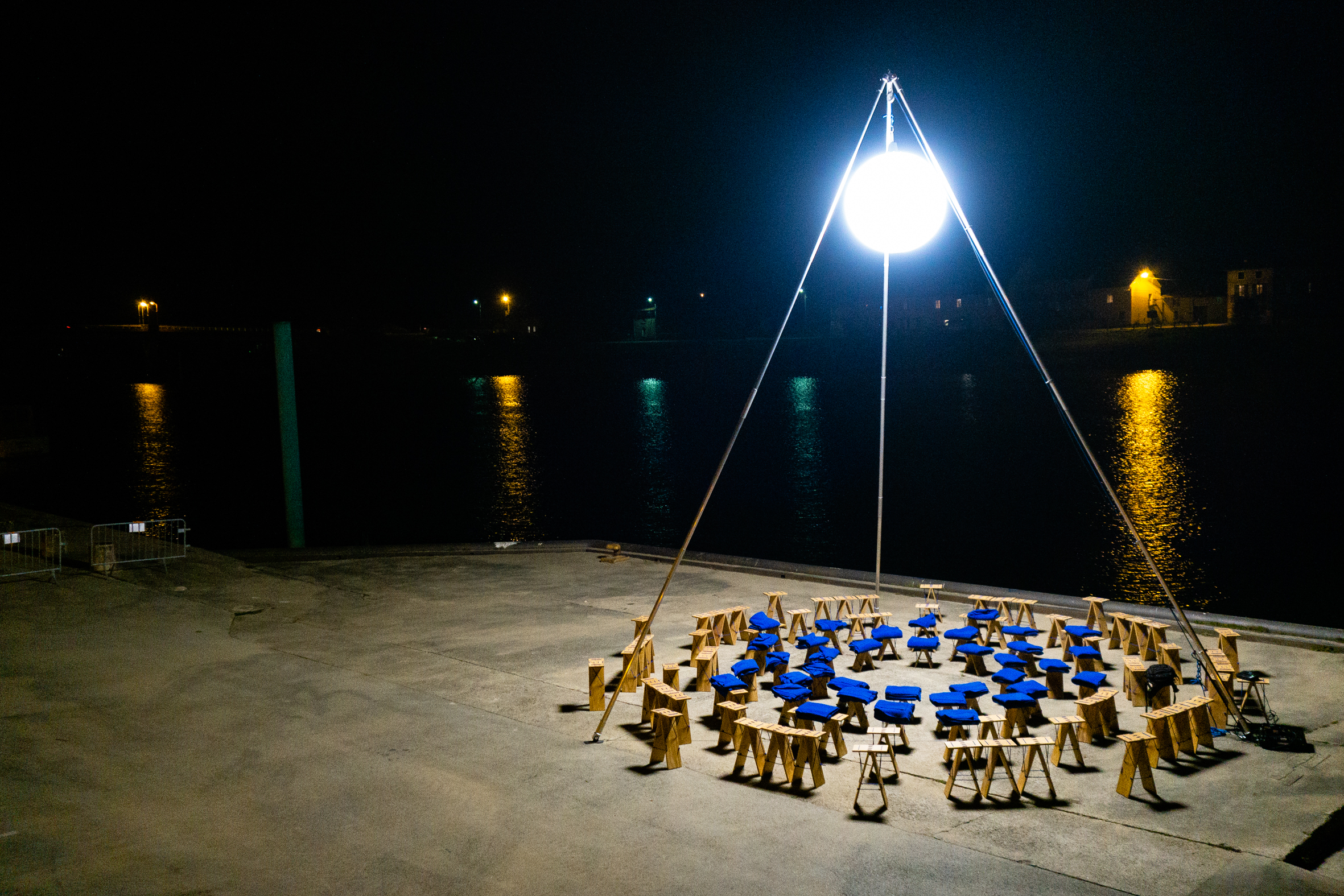 tu-es-la photo de l'installation du spectacle tu-es-la